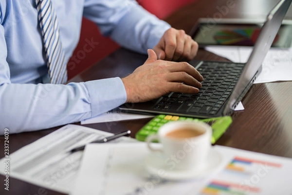 Obraz praca na laptopie