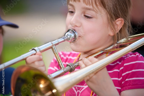 Obraz Mädchen spielt Posaune