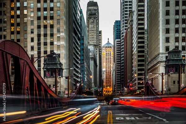 Obraz Ruch przed budynkiem Board of Trade Building w Chicago