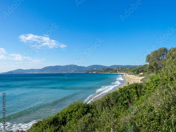 Obraz Le cap Lardier. La Croix Valmer. Vue sur la plage Gigaro, la baie de Cavalaire et la presqu'île de Saint-Tropez depuis le sentier du littoral.