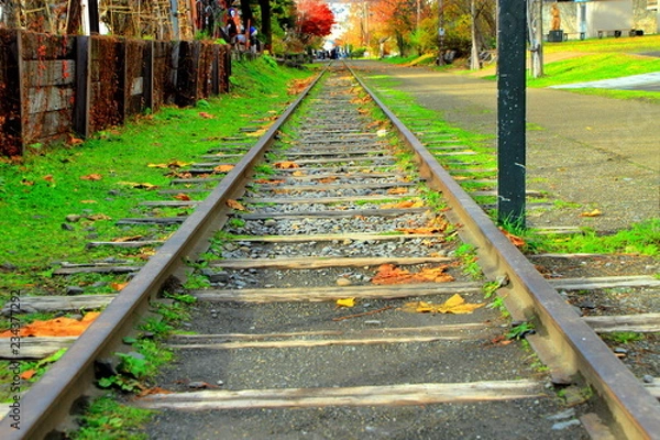 Obraz 小樽、旧手宮線跡地の散歩道の風景