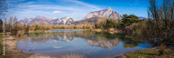 Fototapeta Lako Bordano with reflection of mountains Plauris, Cumieli and Cjampon