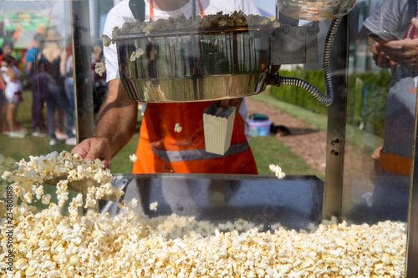Obraz Making popcorn with machine