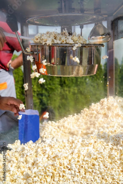 Obraz Making popcorn with machine