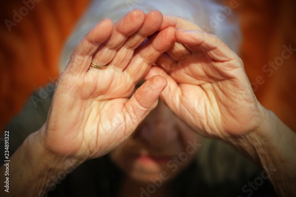 Obraz Old woman afraid