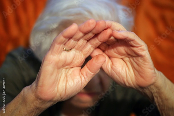 Obraz Old woman afraid