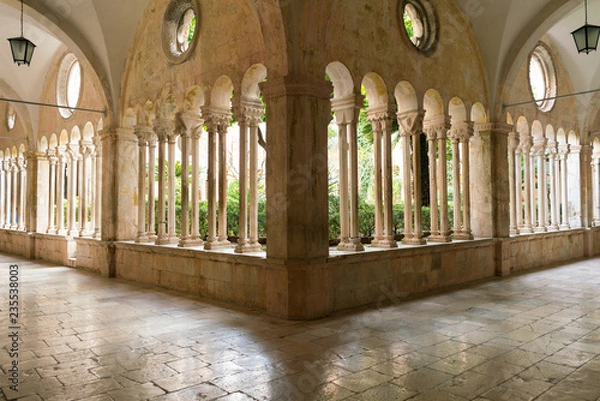 Fototapeta The decorative columns and arches of the corridors of the 13th Century Franciscan Monastery in Dubrovnik.