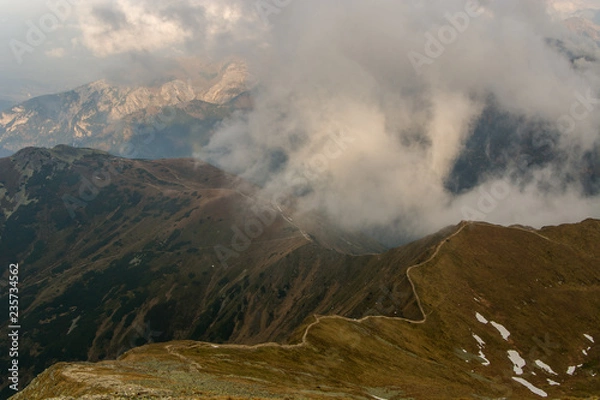 Fototapeta Jesienny widok ze Starorobociańskiego Wierchu,Zachodnie Tatry.
