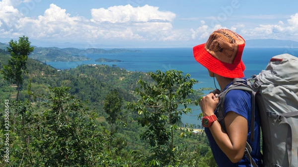 Obraz Woman hiker looking the Kivu lake in Rwanda. view of the landscape in Rwanda with woman