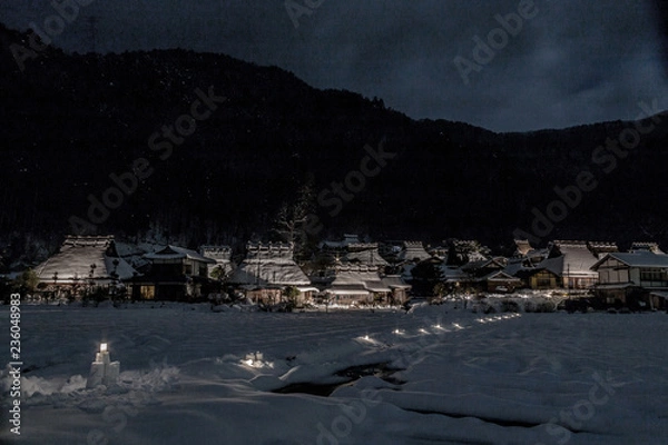 Fototapeta 雪の茅葺屋根