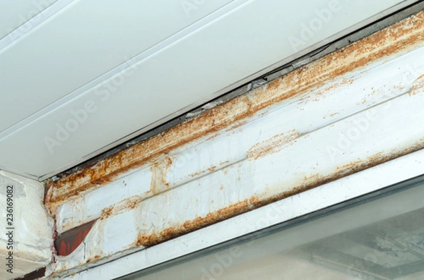 Obraz Cement render trapping moisture in wall