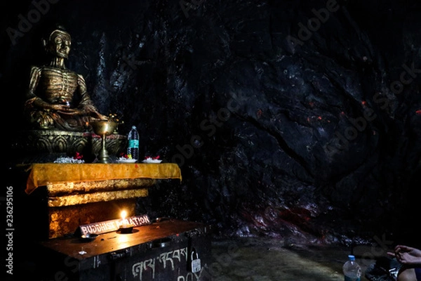 Fototapeta Fasting Buddha statue