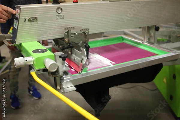 Obraz screen printer flooding a pink screen