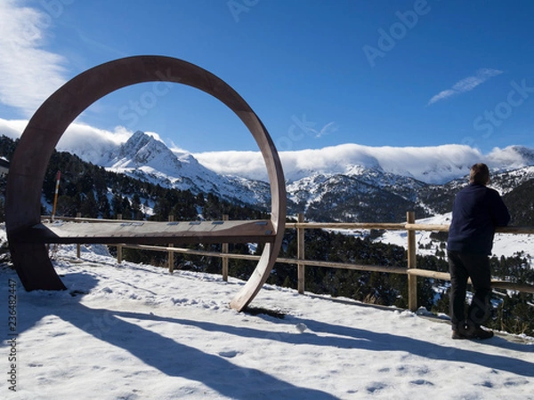Obraz Paisaje de Grau Roig en Andorra, con vistas espectaculares a las montañas llenas de nieve en invierno de 2018