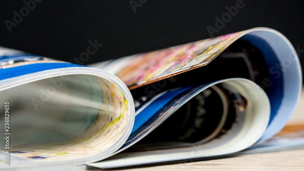 Obraz Flipping through a magazine