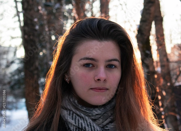 Obraz Young woman on front of sun