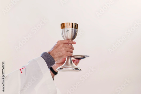 Obraz unrecognizable Priest holding the goblet during a wedding ceremony nuptial mass. Religion concept