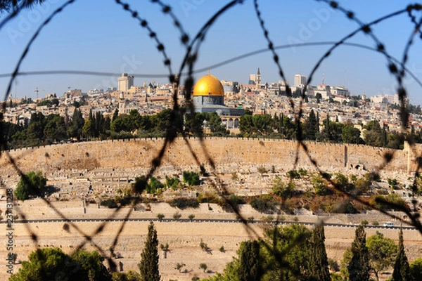 Fototapeta Jerusalem through barbed wire