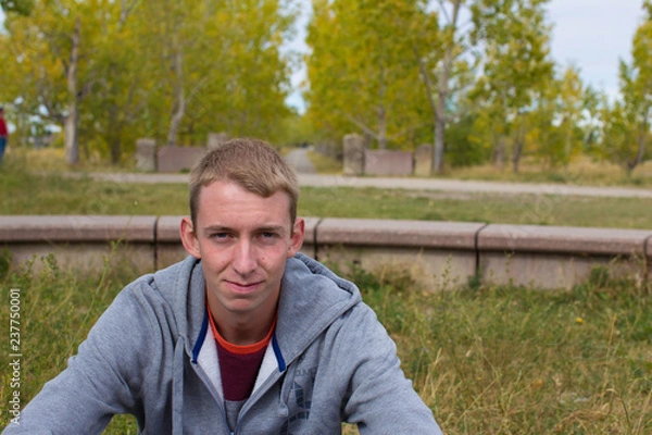 Obraz Young man looking unimpressed