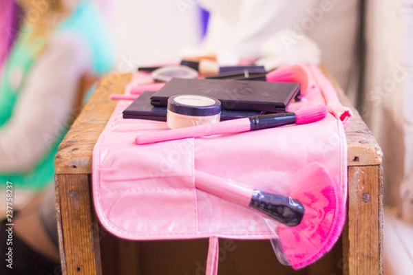 Fototapeta hand with make-up cosmetics