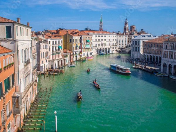 Obraz イタリアのベニスの街並みとカナル川
