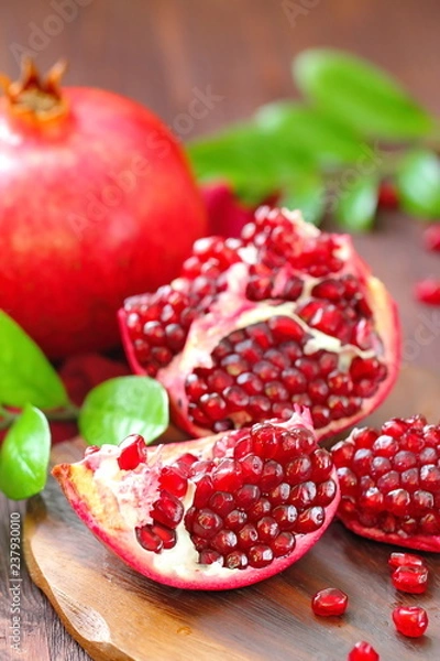 Fototapeta Ripe Red Pomegranates