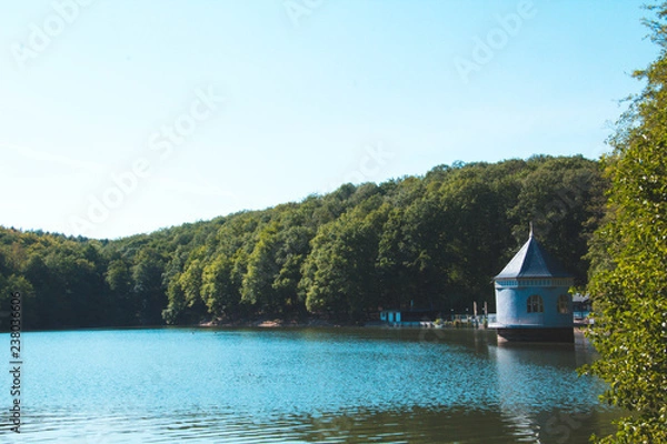 Fototapeta Blick auf den Itzeblitzer Weiher im Saarland - Retro