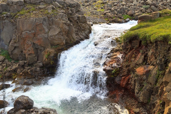 Fototapeta Wodospad Rjukandefoss z bliska, landmark highlands Islandii