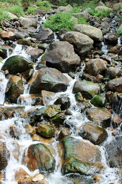 Obraz water over rocks