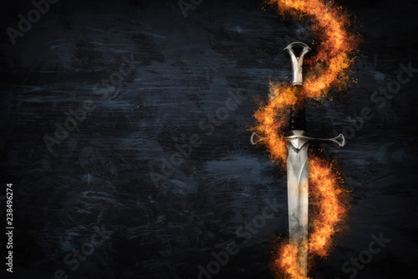 Obraz niski klucz srebrny miecz w płomieniach ognia. średniowieczny okres fantasy.