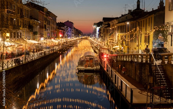 Obraz Lampki choinkowe na naviglio w Mediolanie