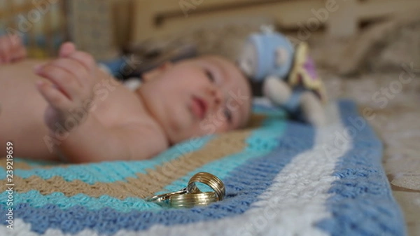 Obraz Three rings on the background of the cute litle boy