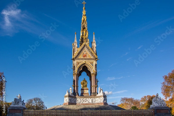 Obraz LONDON, UNITED KINGDOM - NOV 13, 2018:  Front  view of The Albert Memorial in Hyde Park.