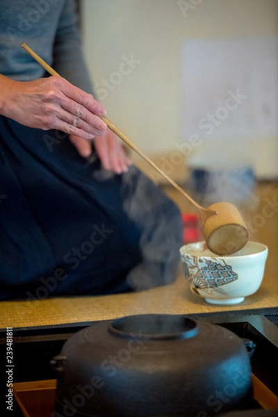 Obraz お茶の作法が美しい、茶席での手元のカット、日本文化の日常が面白い