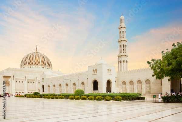 Obraz Wielki Meczet Muscat, Oman, Sultan Qaboos. Meczet Sultan Qaboos lub meczet w Muscat Cathedral jest głównym działającym meczetem w Muscat w Omanie.