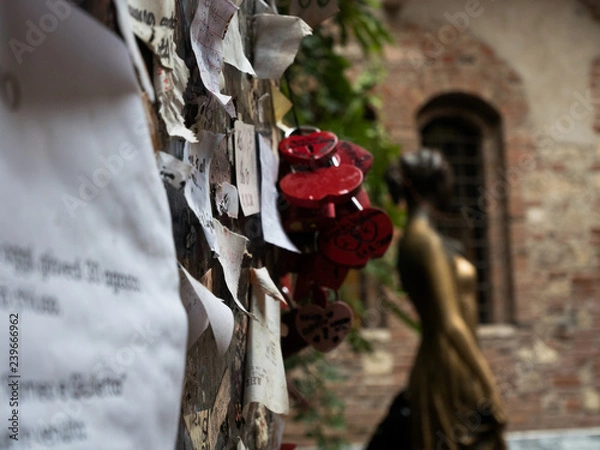 Fototapeta statue of Juliet in Verona, symbol of love and romance, ideal to represent the concept of love