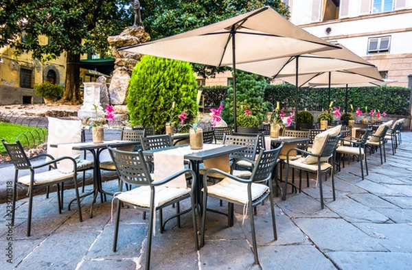 Fototapeta sidewalk restaurant