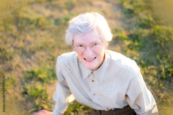 Obraz looking down on senior woman 