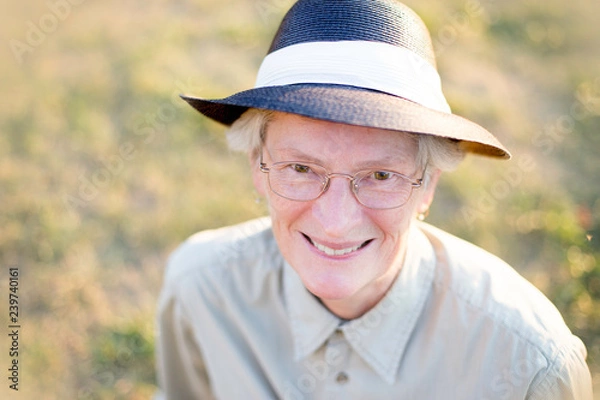 Obraz Old woman wearing a hat