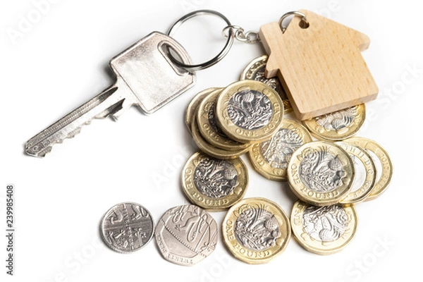 Obraz House key on key chain with UK money