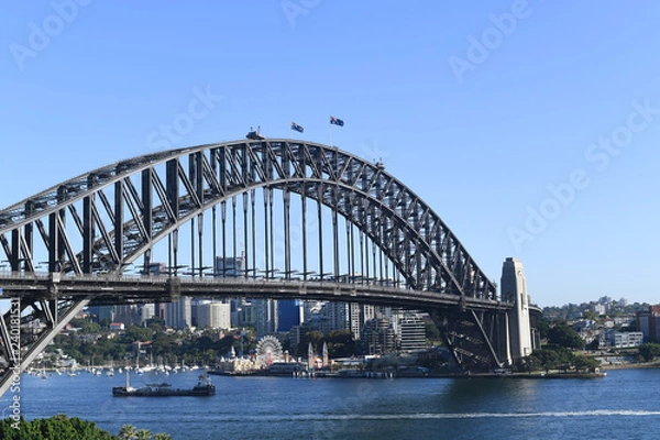Obraz Sydney Harbour Bridge widziana z wysokiego punktu widokowego o świcie.
