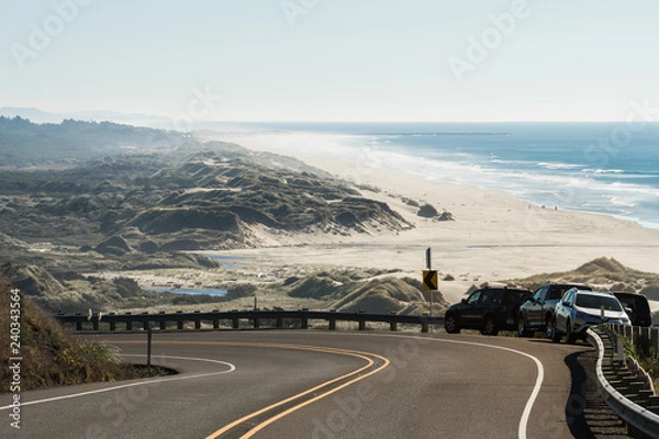 Fototapeta The beach and the coastline from a curve of Highway 101 off the coast of Oregon