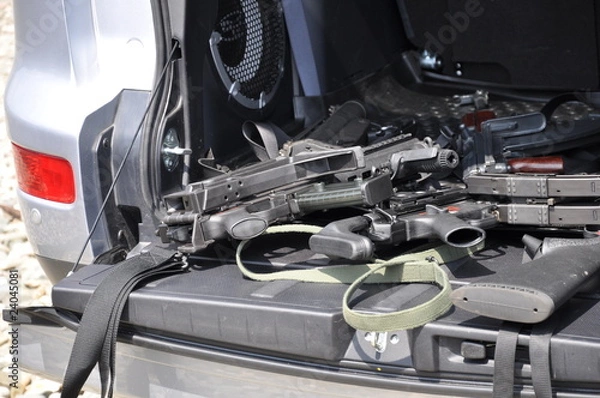 Obraz guns in the car