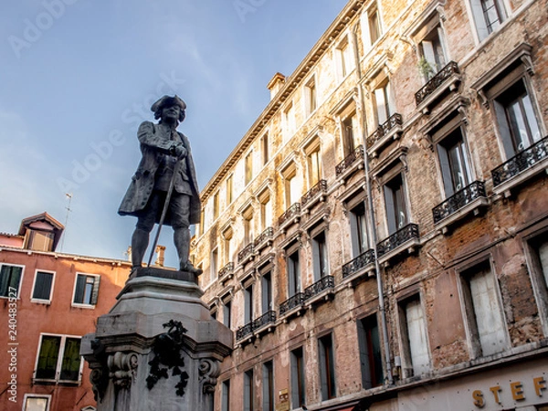 Obraz ベニスのサン・バルトロメオ広場にあるカルロ・ゴルドーニ銅像