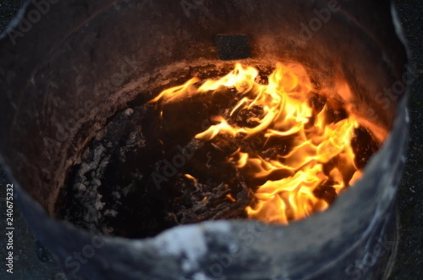 Obraz fire in an empty barrel