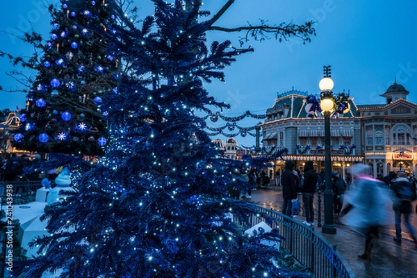 Obraz christmas tree in the city