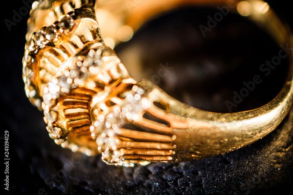 Obraz Gold ring with crystals