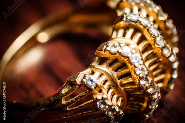 Obraz Gold ring with crystals