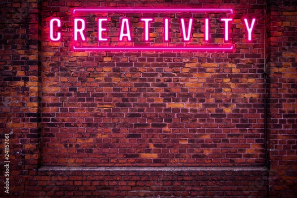 Obraz Magenta kreatywność neon znak na ścianie z czerwonej cegły