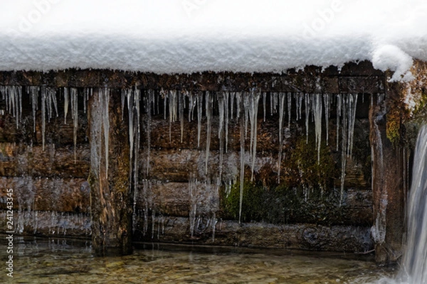 Obraz Eiszapfen vor Holz